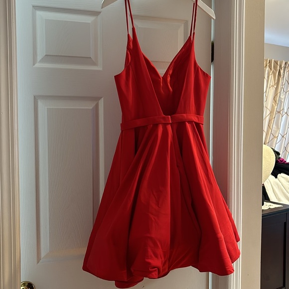 IEENA DUGGAL Bright red dress - Picture 2 of 2